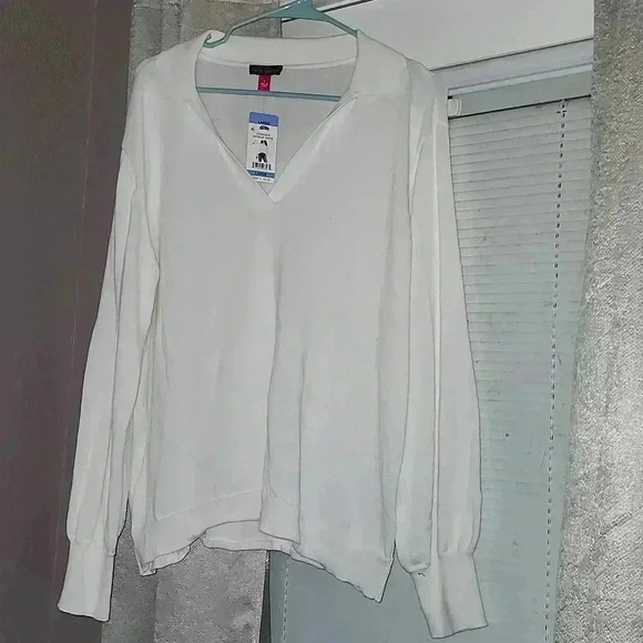 Vincent Camuto collared v- neck Sweater - Picture 2 of 5